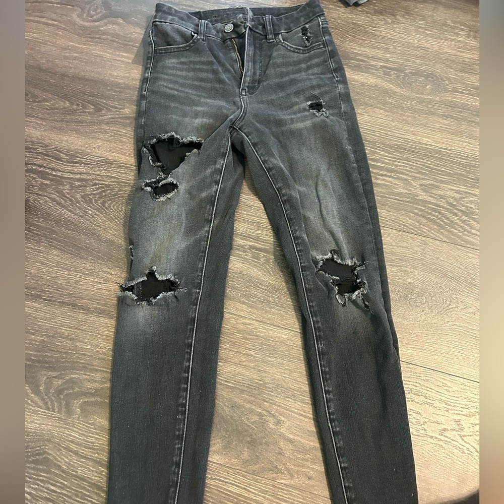 Black American Eagle ripped skinny jeans